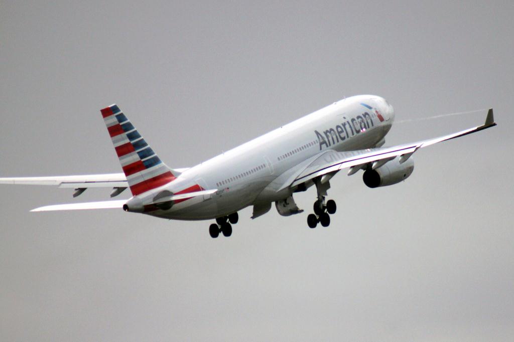 Photo of aircraft N289AY operated by American Airlines
