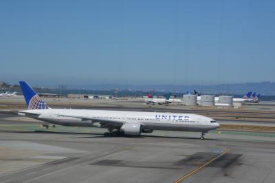 Photo of aircraft N2737U operated by United Airlines