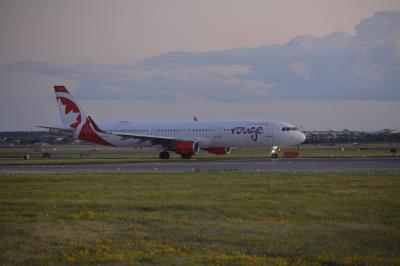 Photo of aircraft C-FJQH operated by Air Canada Rouge