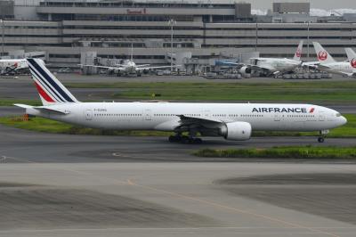 Photo of aircraft F-GZNS operated by Air France