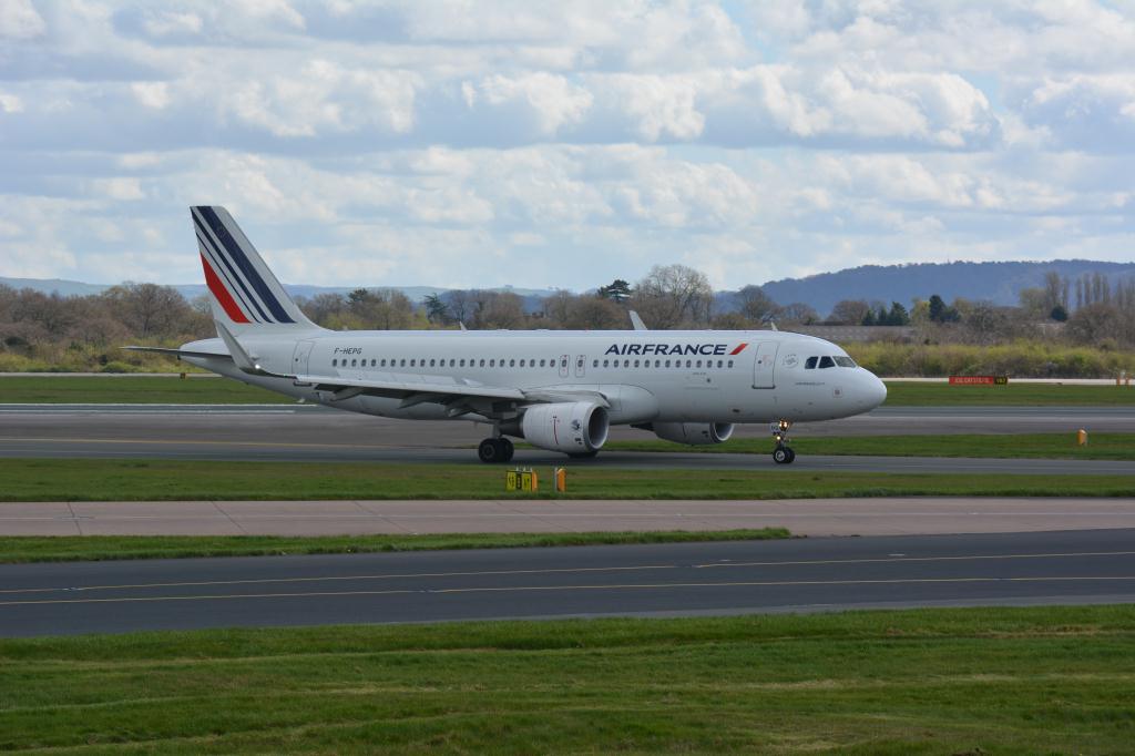 Photo of aircraft F-HEPG operated by Air France