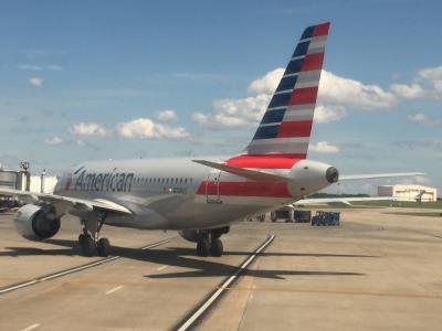 Photo of aircraft N758US operated by American Airlines