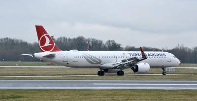 Photo of aircraft TC-LTI operated by Turkish Airlines