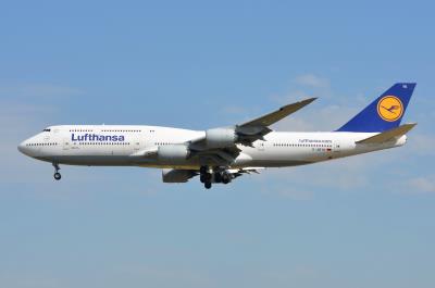 Image of aircraft registration D-ABYK - A 747-830 operated by Lufthansa