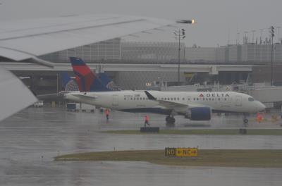 Photo of aircraft N121DU operated by Delta Air Lines