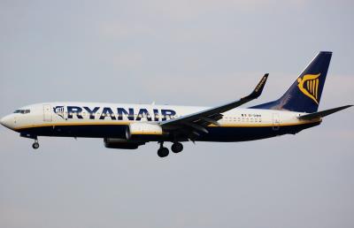 Photo of aircraft EI-DWM operated by Ryanair