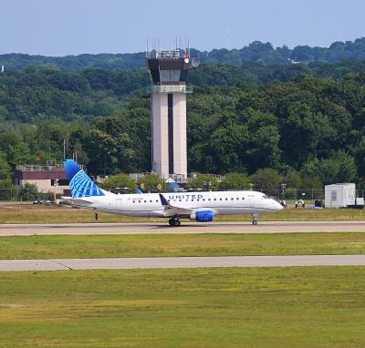 Photo of aircraft N93305 operated by United Express