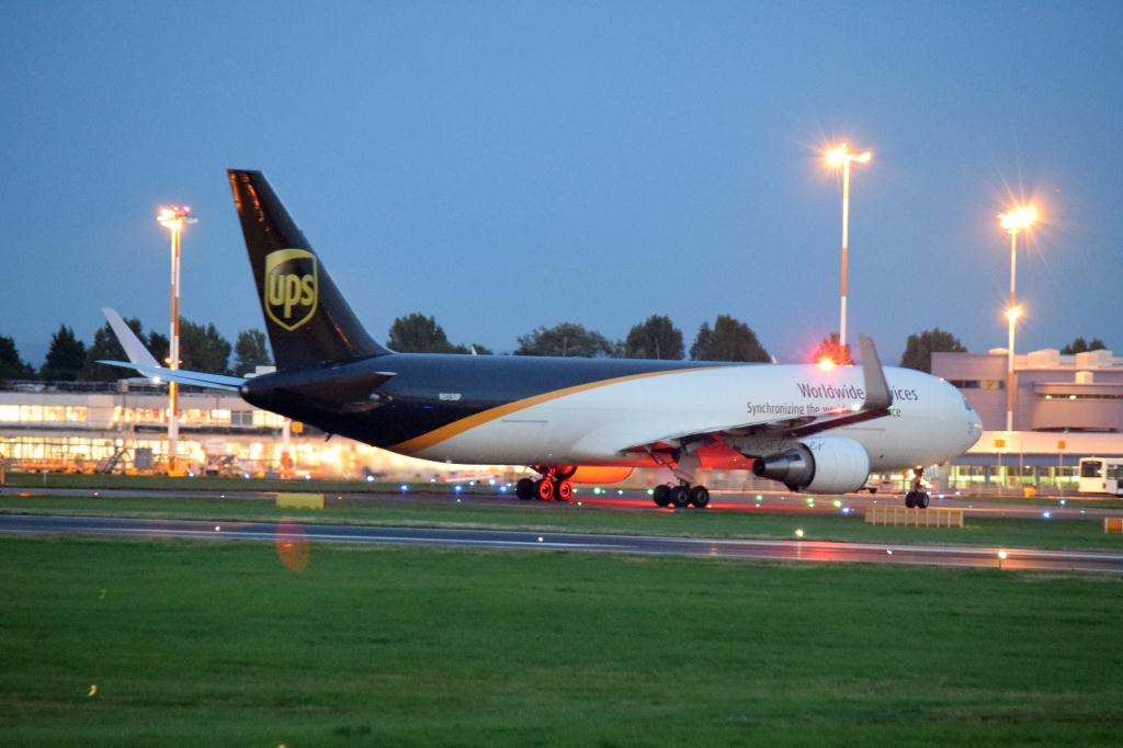 Photo of aircraft N313UP operated by United Parcel Service (UPS)