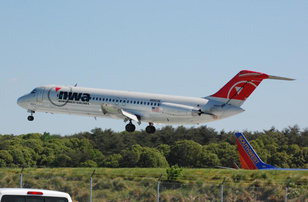 Photo of aircraft N8923E operated by Northwest Airlines