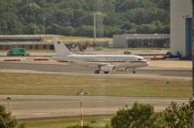 Image of aircraft registration 15+02 - A A319-133X(CJ) operated by German Air Force (Luftwaffe)