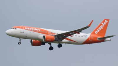 Image of aircraft registration G-EZOO - A A320-214(WL) operated by Easyjet