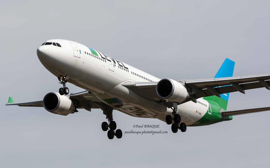 Photo of aircraft EC-MOU operated by LEVEL