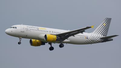 Image of aircraft registration EC-KLB - A A320-214 operated by Vueling