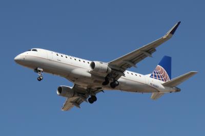 Photo of aircraft N164SY operated by United Express
