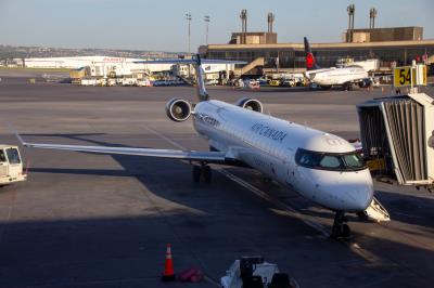 Photo of aircraft C-GJFZ operated by Air Canada Regional