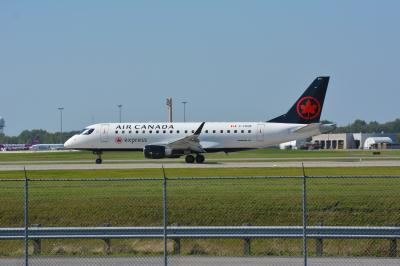 Photo of aircraft C-FRQK operated by Air Canada Express