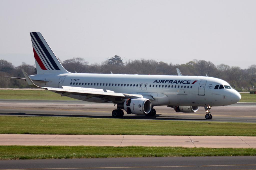 Photo of aircraft F-HEPF operated by Air France