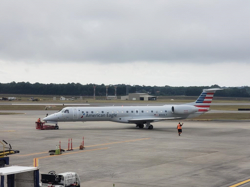 Photo of aircraft N941LT operated by American Eagle