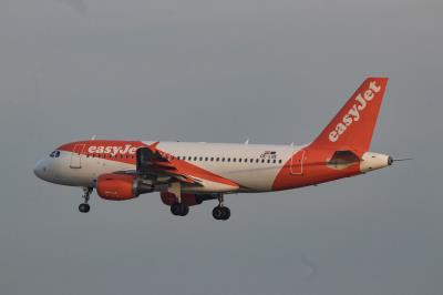 Photo of aircraft OE-LQE operated by easyJet Europe