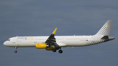Image of aircraft registration EC-MRF - A A321-231(WL) operated by Vueling