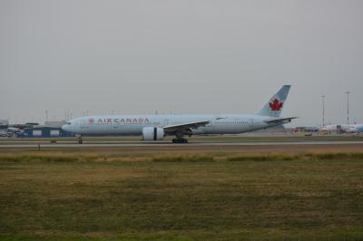 Image of aircraft registration C-FITL - A 777-333(ER) operated by Air Canada