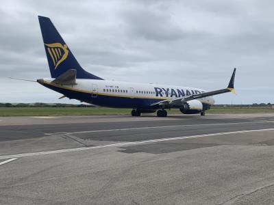 Photo of aircraft EI-HMT operated by Ryanair