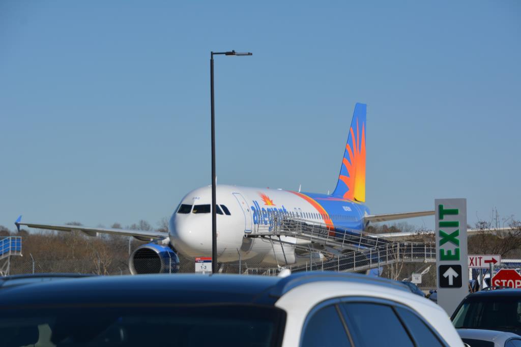 Photo of aircraft N242NV operated by Allegiant Air