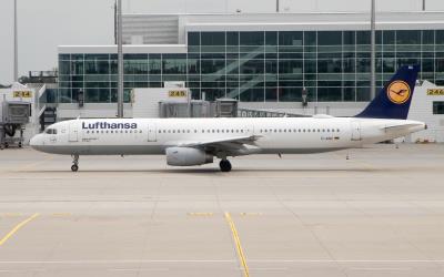 Photo of aircraft D-AIRC operated by Lufthansa