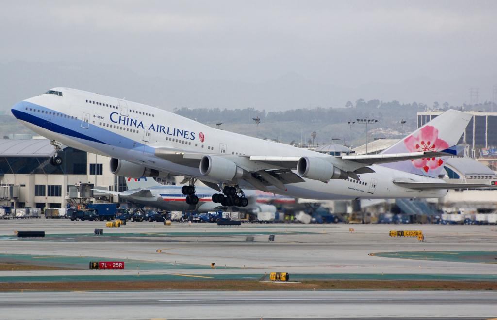 Photo of aircraft B-18212 operated by China Airlines