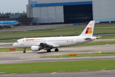 Image of aircraft registration EC-LUC - A A320-214 operated by Iberia Express