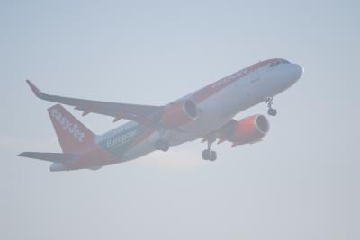 Photo of aircraft G-UZLF operated by easyJet