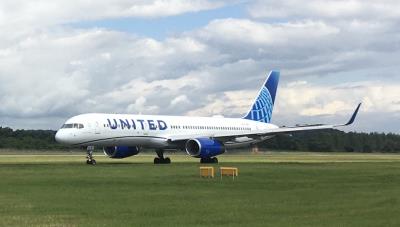 Photo of aircraft N57111 operated by United Airlines