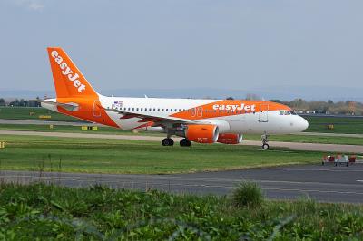 Photo of aircraft OE-LQS operated by easyJet Europe