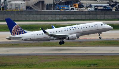 Photo of aircraft N85320 operated by United Express