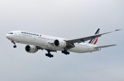 Photo of aircraft F-GSQK operated by Air France