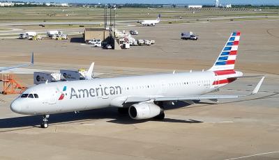 Photo of aircraft N154AA operated by American Airlines