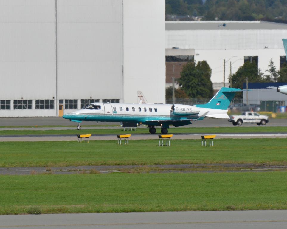 Photo of aircraft C-GLYS operated by London Air Services