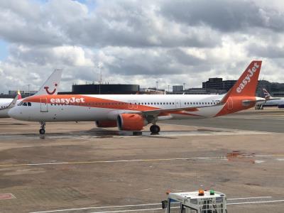 Photo of aircraft G-UZMH operated by easyJet