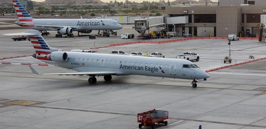 Photo of aircraft N748SK operated by United Express