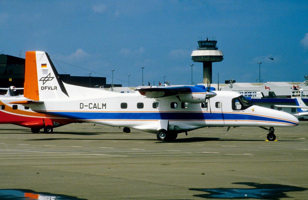 Photo of aircraft D-CALM operated by DLR Flugbetriebe