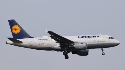 Image of aircraft registration D-AIBJ - A A319-112 operated by Lufthansa