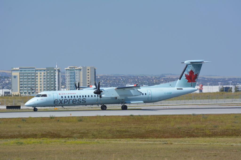 Photo of aircraft C-GGNF operated by Air Canada Express