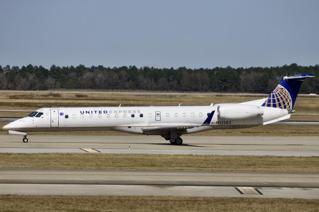 Photo of aircraft N13202 operated by CommutAir