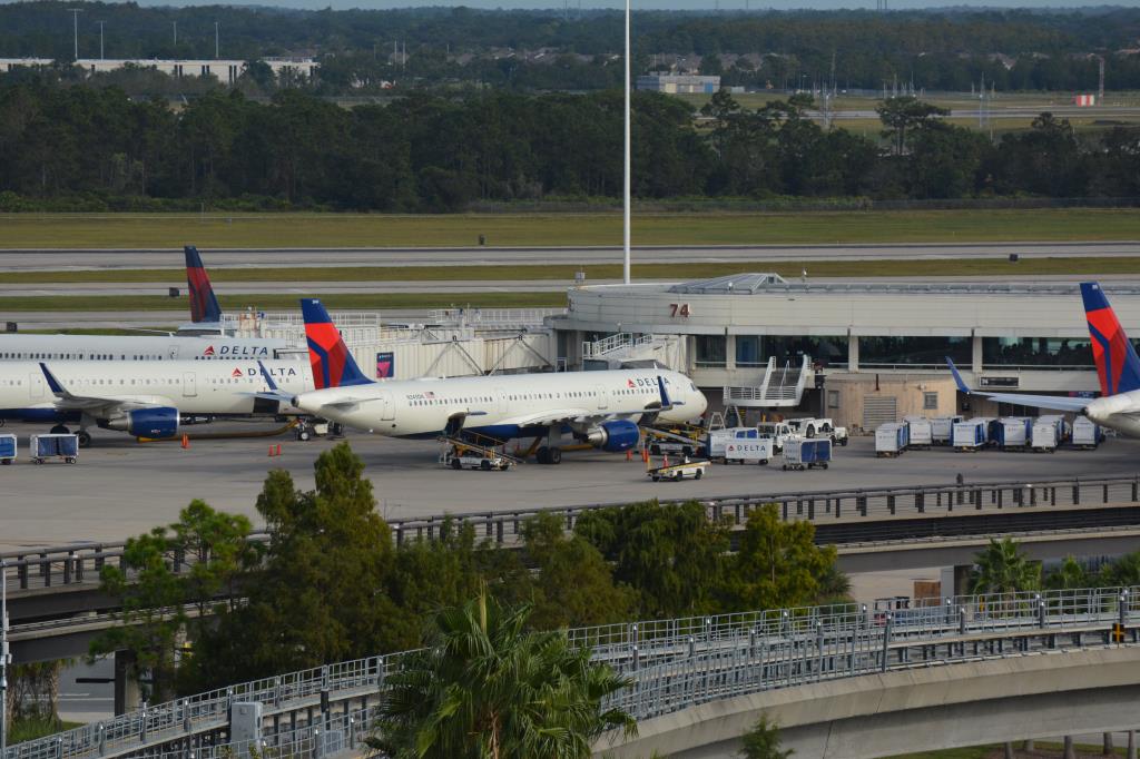 Photo of aircraft N345DN operated by Delta Air Lines