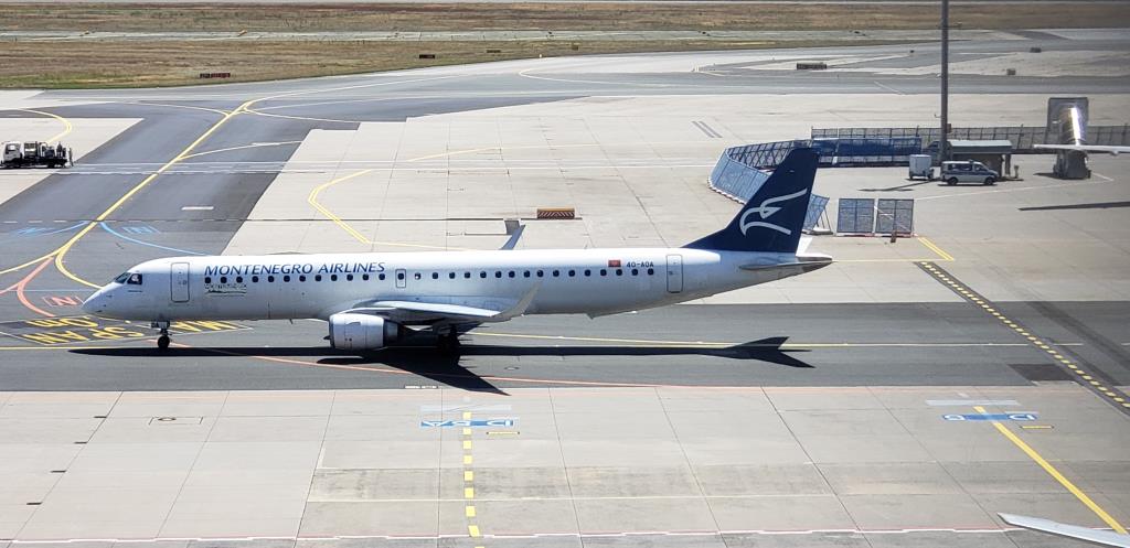 Photo of aircraft 4O-AOA operated by Montenegro Airlines