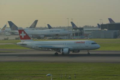 Image of aircraft registration HB-JLQ - A A320-214 operated by Swiss