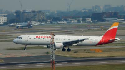 Photo of aircraft EC-HUH operated by Iberia