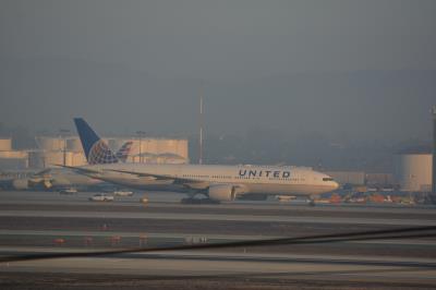 Photo of aircraft N213UA operated by United Airlines
