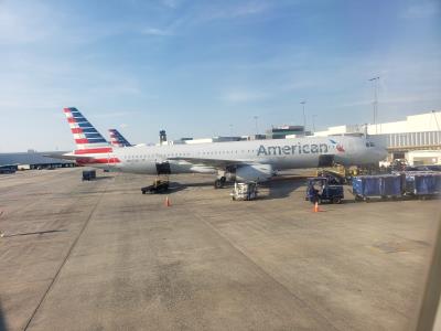 Photo of aircraft N567UW operated by American Airlines