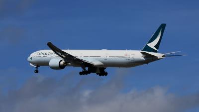 Image of aircraft registration B-KPE - A 777-367(ER) operated by Cathay Pacific Airways